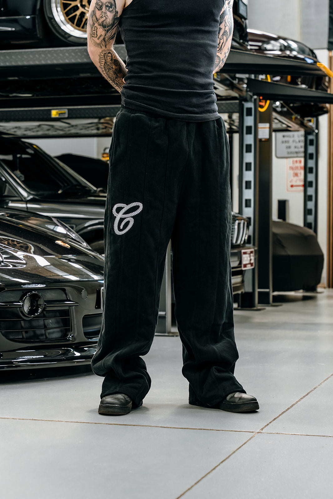 Wide Leg Pin-tuck Sweatpant | Black
